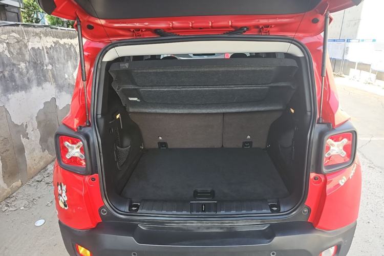Used Jeep Renegade 2017 180T Automatic High-Energy Version Trunk