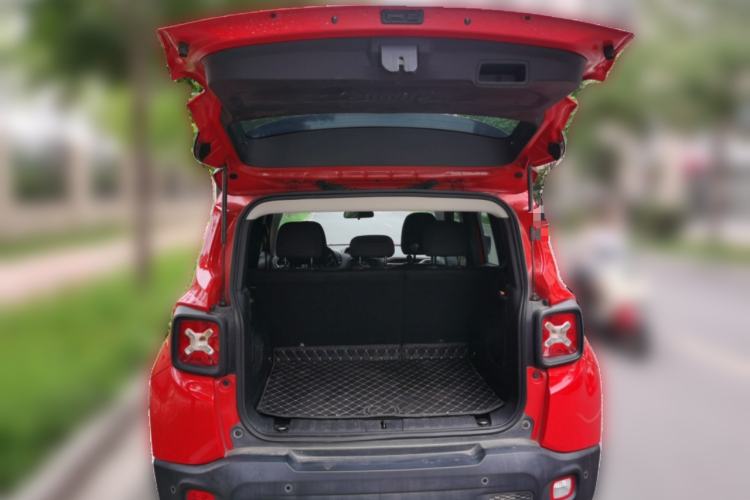 Used Jeep Renegade 2017 180T Automatic Jingneng Edition Trunk