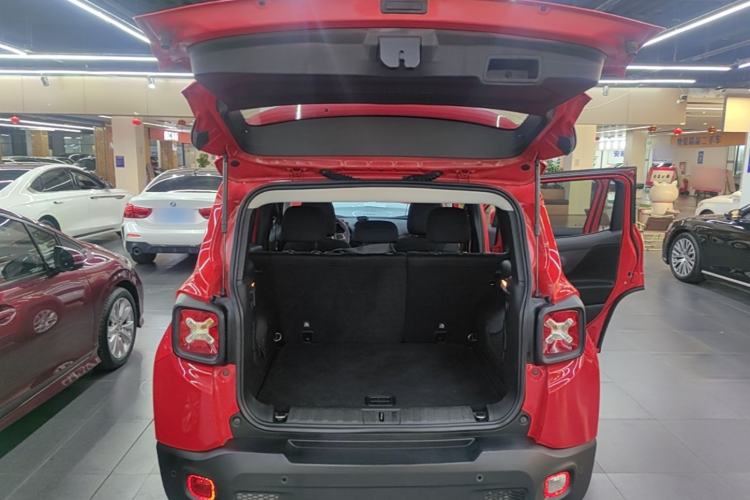 Used Jeep Renegade 2017 180T Automatic High-Energy Version Trunk