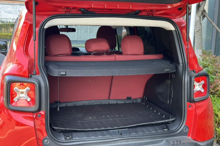 Used Jeep Renegade 2017 180T Automatic High-Energy Version Trunk