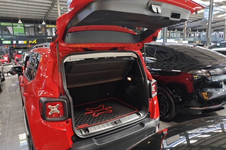 Used Jeep Renegade 2017 180T Automatic Jingneng Edition Trunk