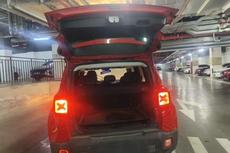 Used Jeep Renegade 2017 180T Automatic High-Energy Version Trunk