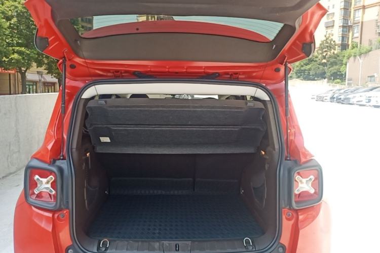 Used Jeep Renegade 2017 180T Automatic High-Energy Version Trunk