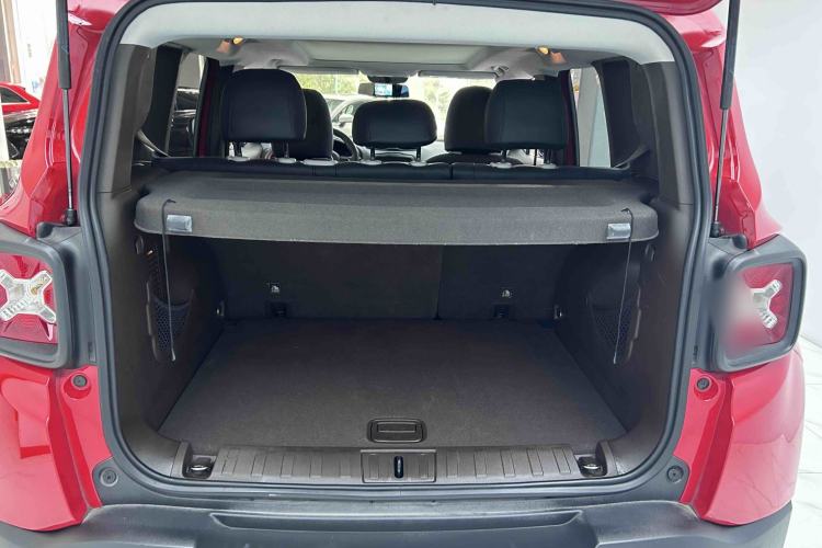 Used Jeep Renegade 2017 180T Automatic High-Energy Version Trunk