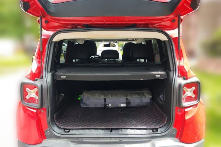 Used Jeep Renegade 2017 180T Automatic High-Energy Version Trunk