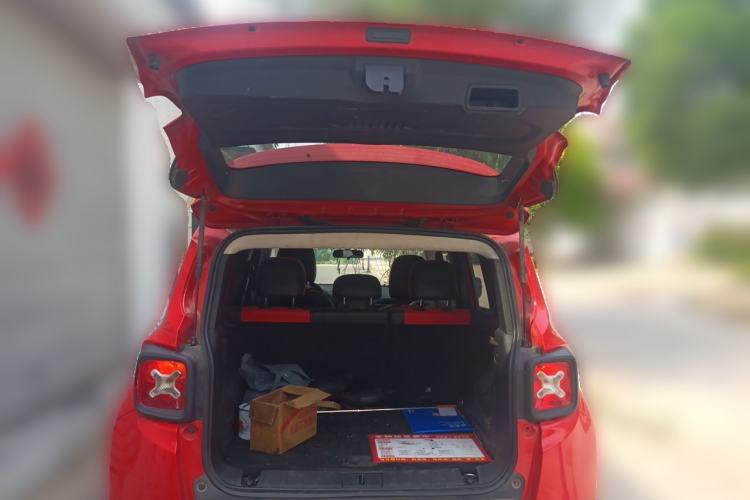 Used Jeep Renegade 2017 180T Automatic High-Energy Version Trunk