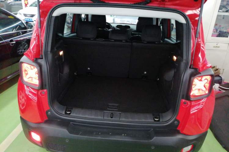 Used Jeep Renegade 2017 180T Automatic Jingneng Edition Trunk