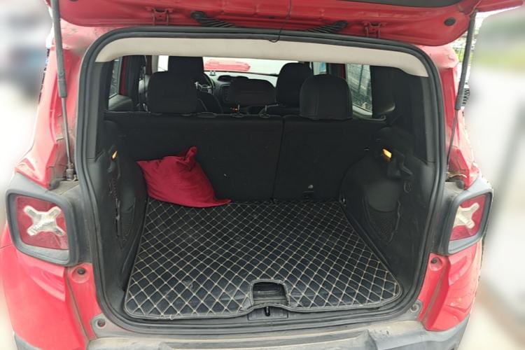 Used Jeep Renegade 2017 180T Automatic Jingneng Edition Trunk