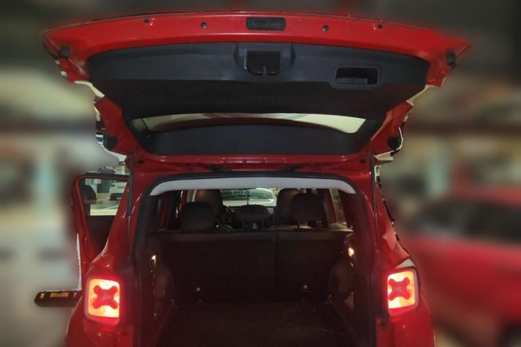 Used Jeep Renegade 2017 180TS Automatic All-Wheel Drive Versatile Edition Trunk