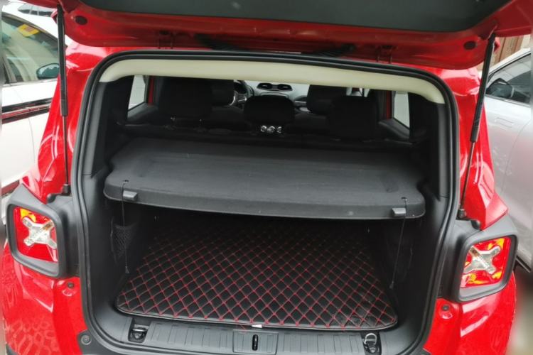 Used Jeep Renegade 2017 180T Automatic High-Energy Version Trunk