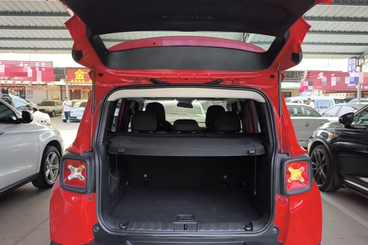 Used Jeep Renegade 2017 180T Automatic Jingneng Edition Trunk