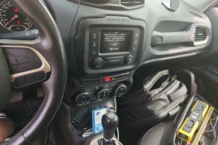 Used Jeep Renegade 2017 180T Automatic Jingneng Edition Audio And AC Panel