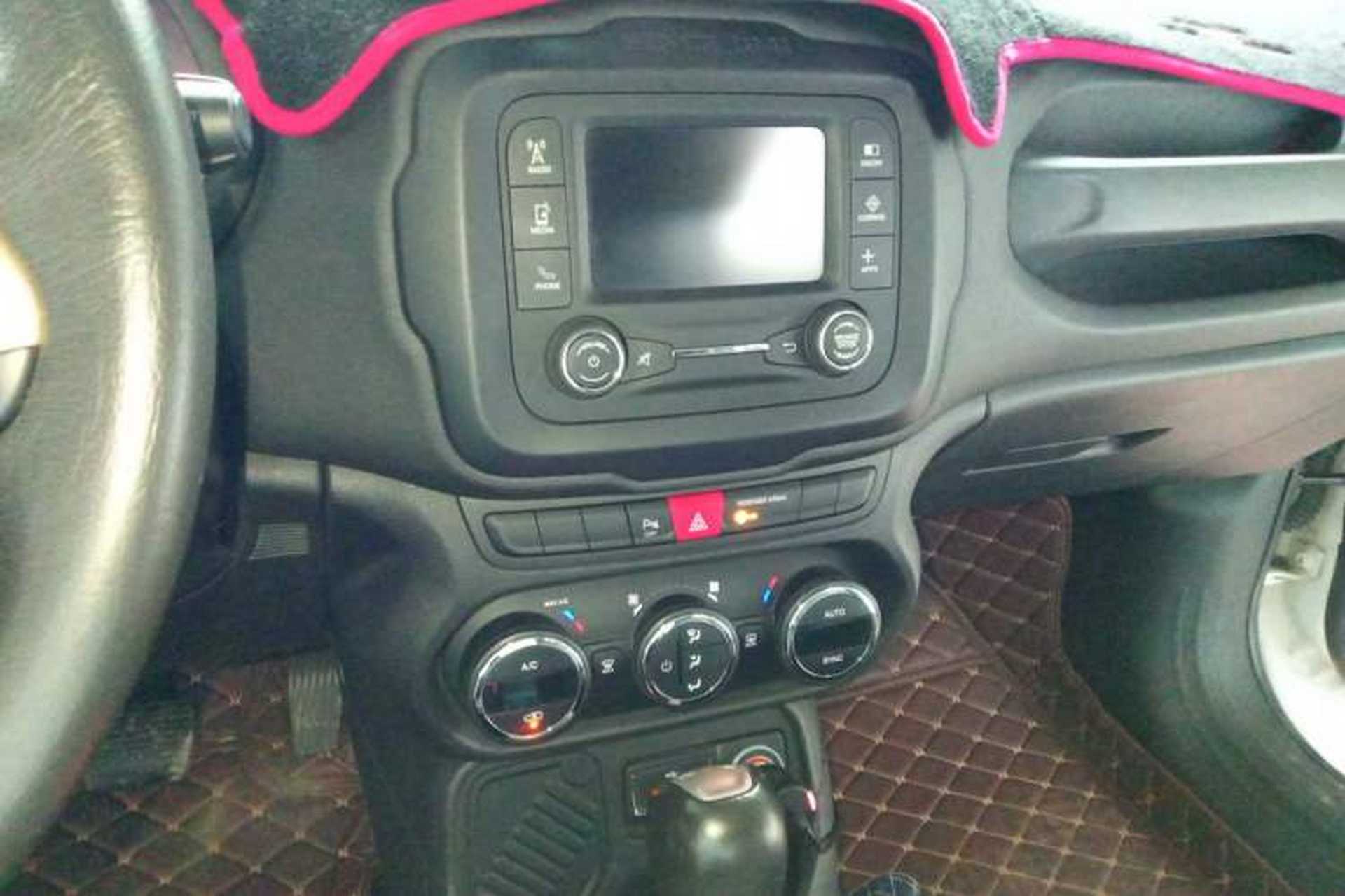 Used Jeep Renegade 2017 180T Automatic Jingneng Edition Audio And AC Panel