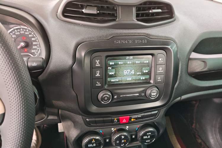 Used Jeep Renegade 2017 180T Automatic Jingneng Edition Audio And AC Panel