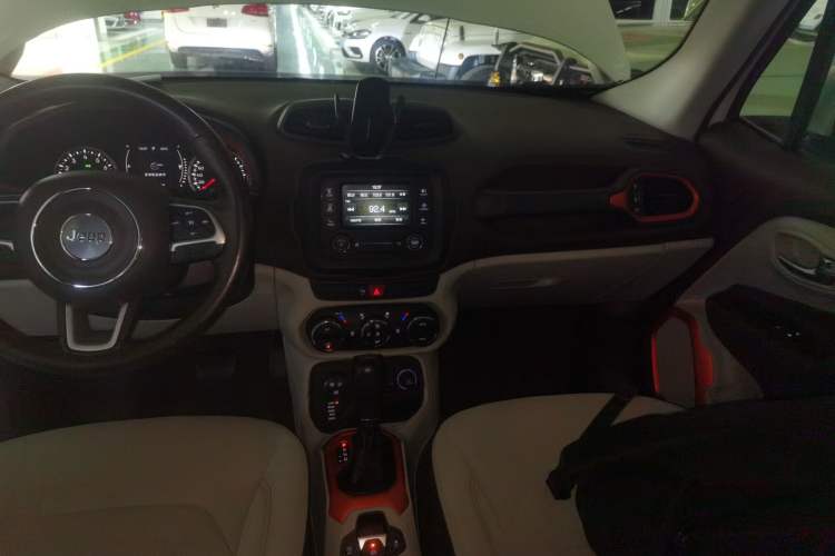 Used Jeep Renegade 2017 180TS Automatic Four-Wheel Drive Superior Edition Audio And AC Panel