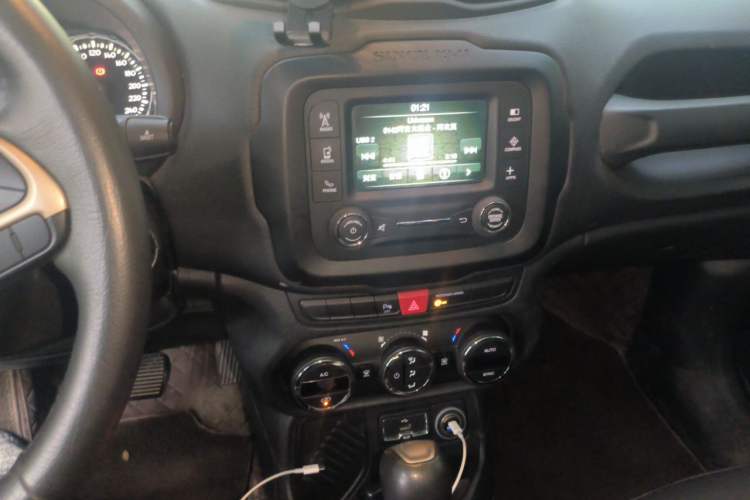Used Jeep Renegade 2017 180T Automatic Jingneng Edition Audio And AC Panel