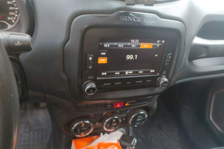 Used Jeep Renegade 2017 180T Automatic Smart Convertible Edition Audio And AC Panel