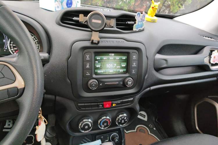 Used Jeep Renegade 2017 180T Automatic High-Energy Version Audio And AC Panel