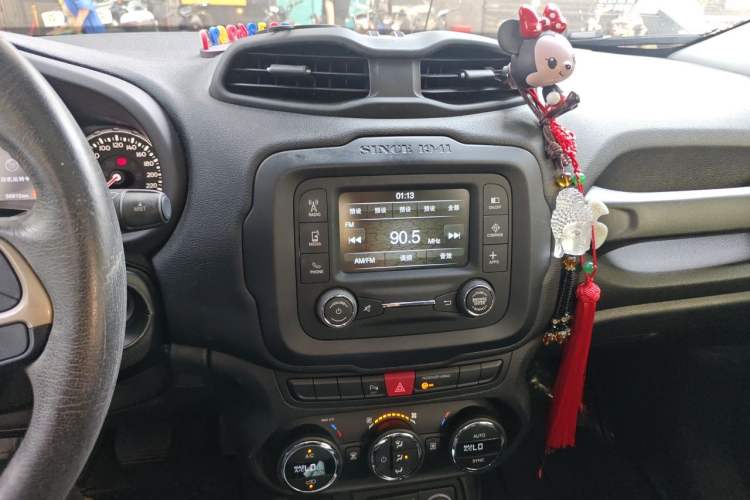 Used Jeep Renegade 2017 180T Automatic Jingneng Edition Audio And AC Panel