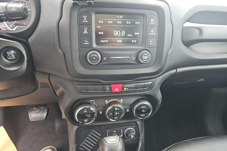 Used Jeep Renegade 2017 180T Automatic Jingneng Edition Audio And AC Panel