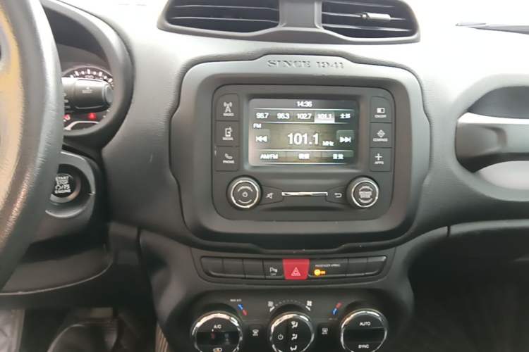 Used Jeep Renegade 2017 180T Automatic Jingneng Edition Audio And AC Panel