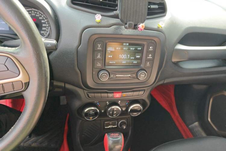 Used Jeep Renegade 2017 180T Automatic Jingneng Edition Audio And AC Panel