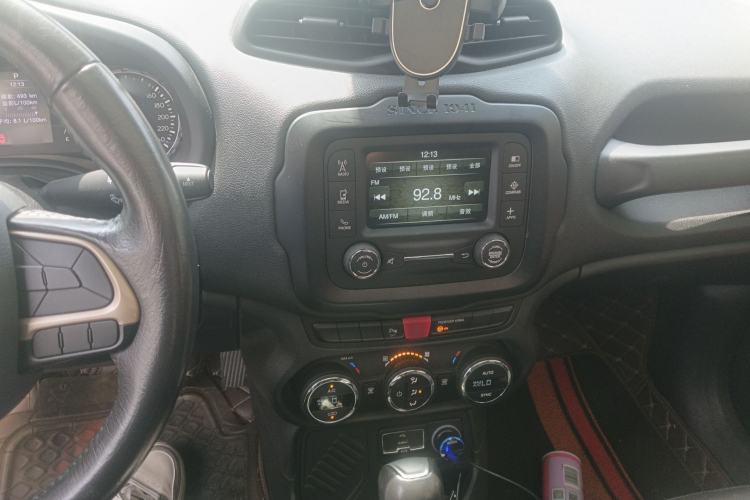 Used Jeep Renegade 2017 180T Automatic Jingneng Edition Audio And AC Panel