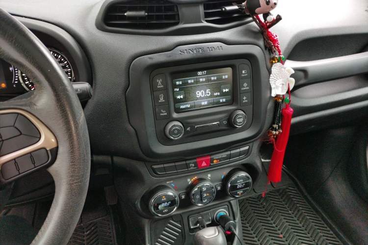 Used Jeep Renegade 2017 180T Automatic Jingneng Edition Audio And AC Panel