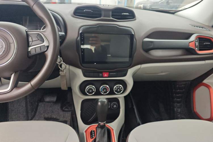 Used Jeep Renegade 2017 180T Automatic High-Energy Version Audio And AC Panel