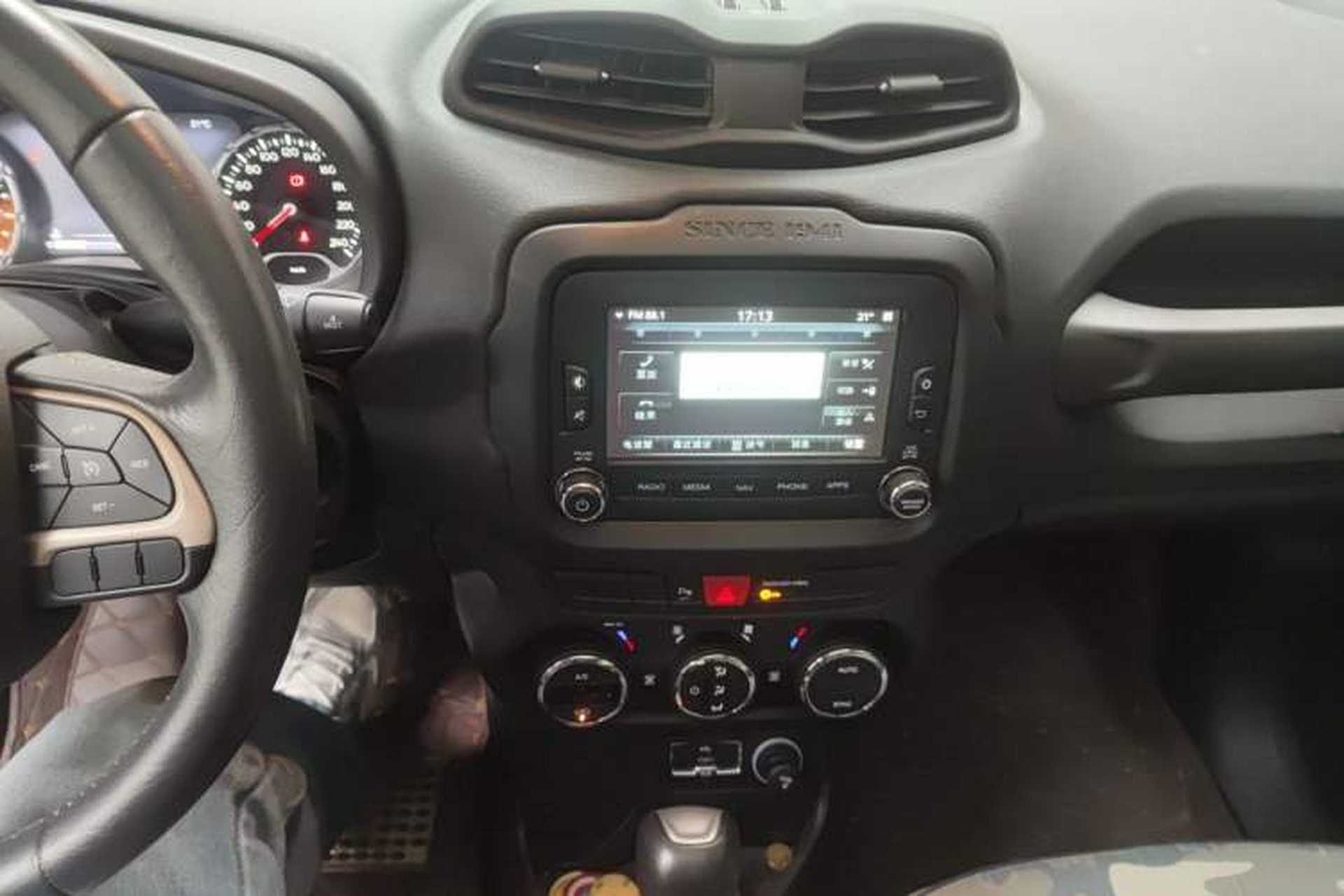 Used Jeep Renegade 2017 180T Automatic Smart Version Audio And AC Panel
