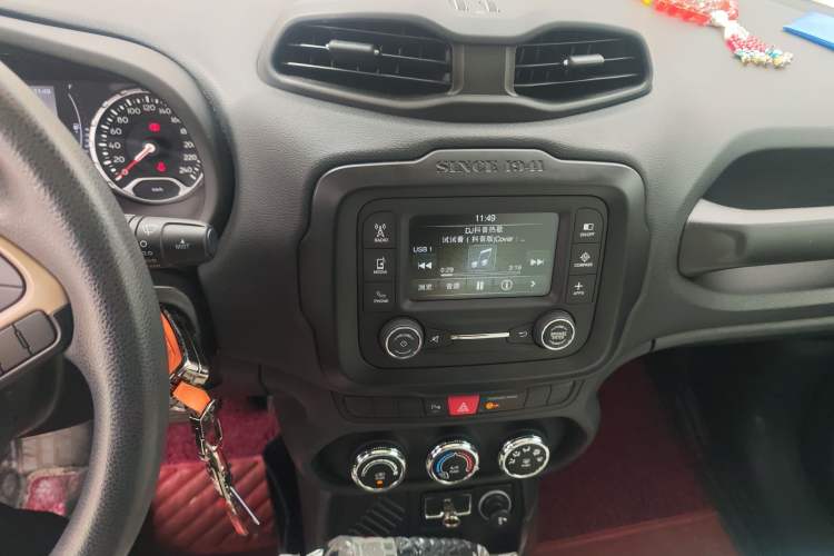 Used Jeep Renegade 2017 180T Automatic High-Energy Version Audio And AC Panel