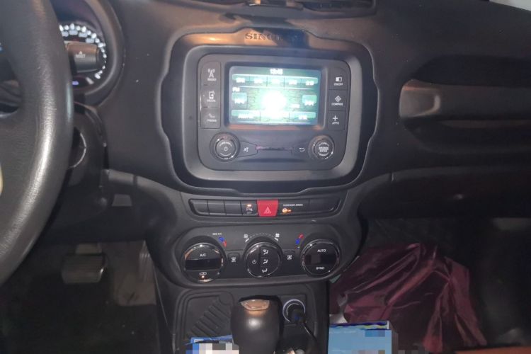 Used Jeep Renegade 2017 180T Automatic Jingneng Edition Audio And AC Panel