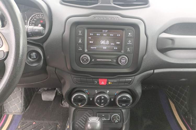 Used Jeep Renegade 2017 180T Automatic Jingneng Edition Audio And AC Panel
