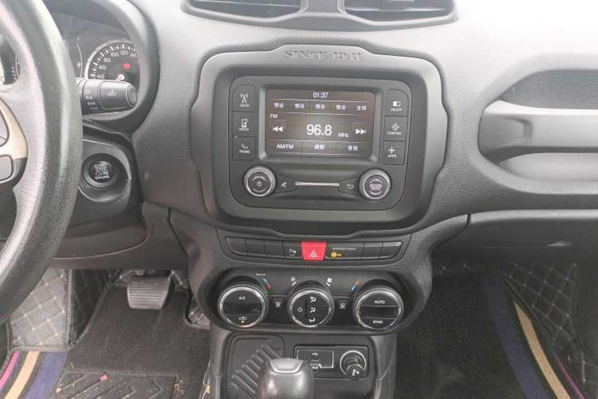 Used Jeep Renegade 2017 180T Automatic Jingneng Edition Audio And AC Panel