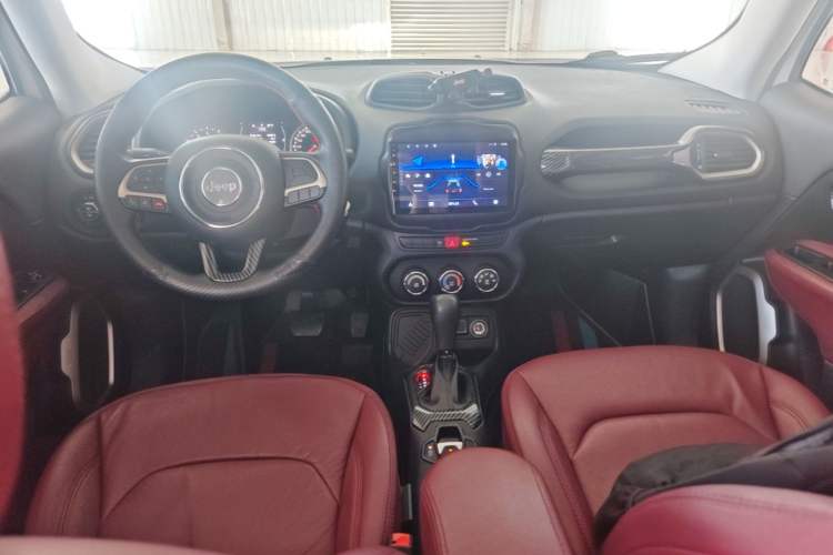 Used Jeep Renegade 2017 180T Automatic High-Energy Version Center Console