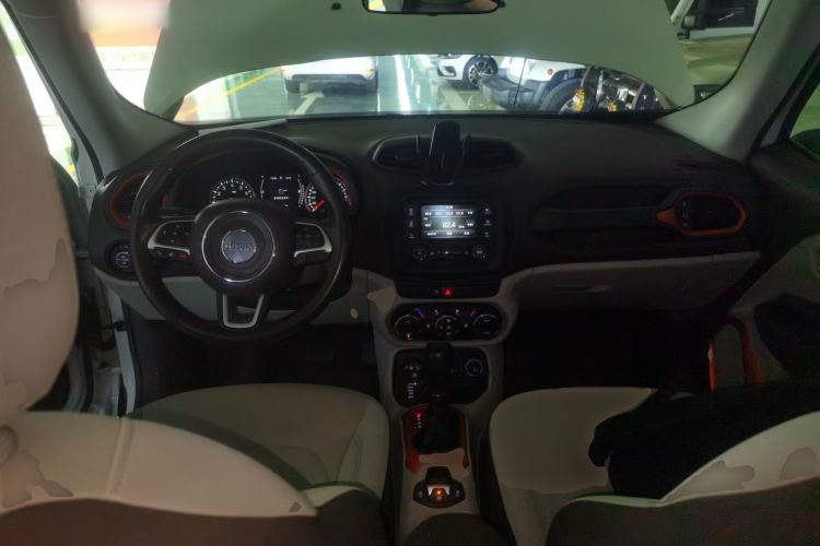 Used Jeep Renegade 2017 180TS Automatic Four-Wheel Drive Superior Edition Center Console