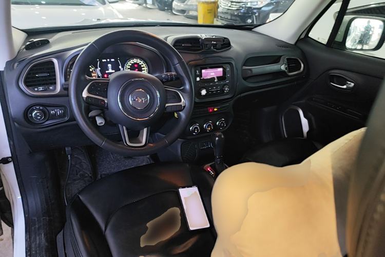 Used Jeep Renegade 2017 180T Automatic Kinetic Edition+ Center Console