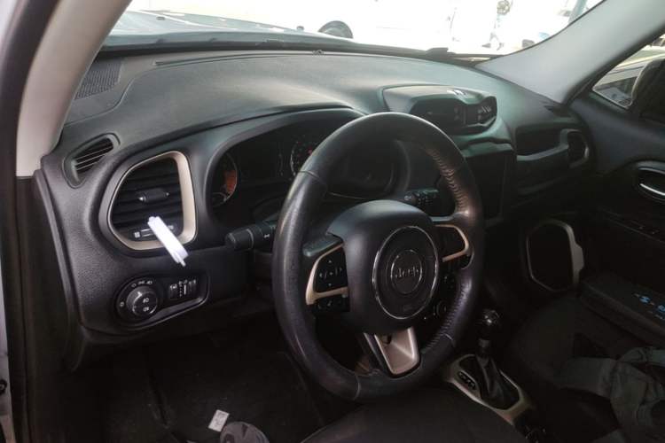 Used Jeep Renegade 2017 180T Automatic Jingneng Edition Center Console