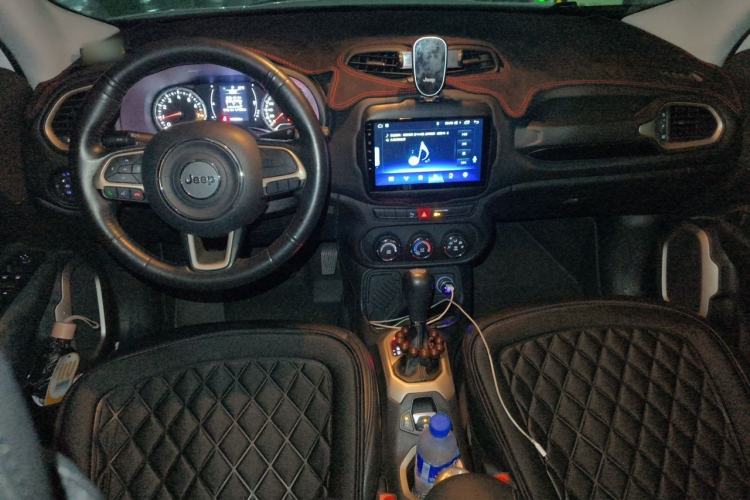 Used Jeep Renegade 2017 180T Automatic High-Energy Version Center Console