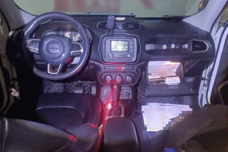 Used Jeep Renegade 2017 180T Automatic High-Energy Version Center Console
