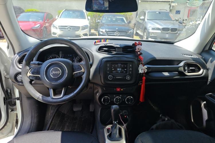 Used Jeep Renegade 2017 180T Automatic Jingneng Edition Center Console
