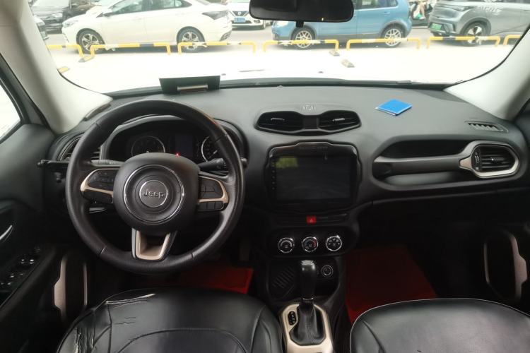 Used Jeep Renegade 2017 180T Automatic Kinetic Edition+ Center Console