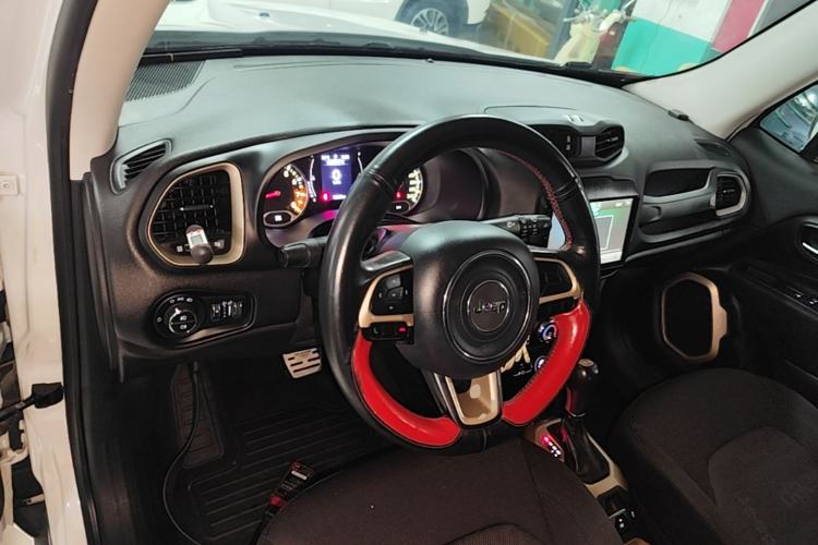 Used Jeep Renegade 2017 180T Automatic Kinetic Edition+ Center Console