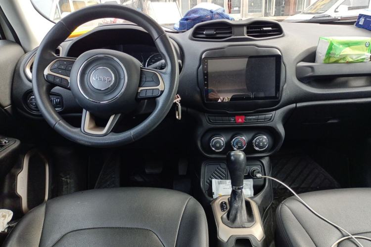 Used Jeep Renegade 2017 180T Automatic High-Energy Version Center Console
