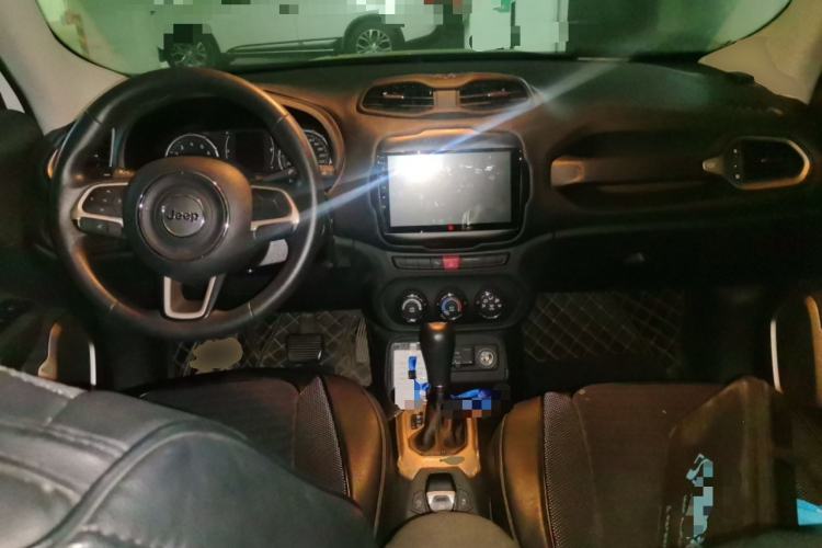 Used Jeep Renegade 2017 180T Automatic High-Energy Version Center Console