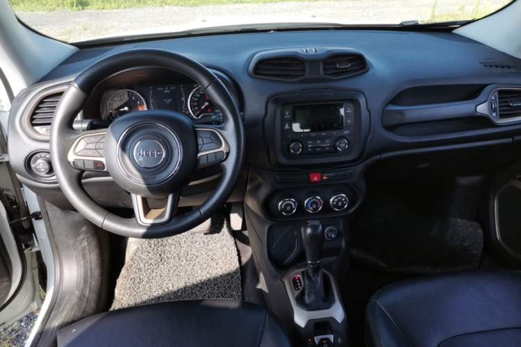 Used Jeep Renegade 2017 180T Automatic Kinetic Edition+ Center Console
