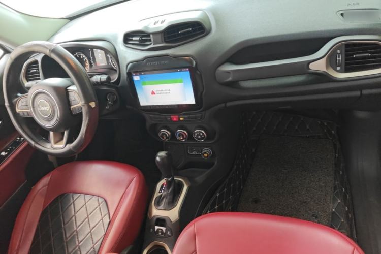 Used Jeep Renegade 2017 180T Automatic High-Energy Version Center Console
