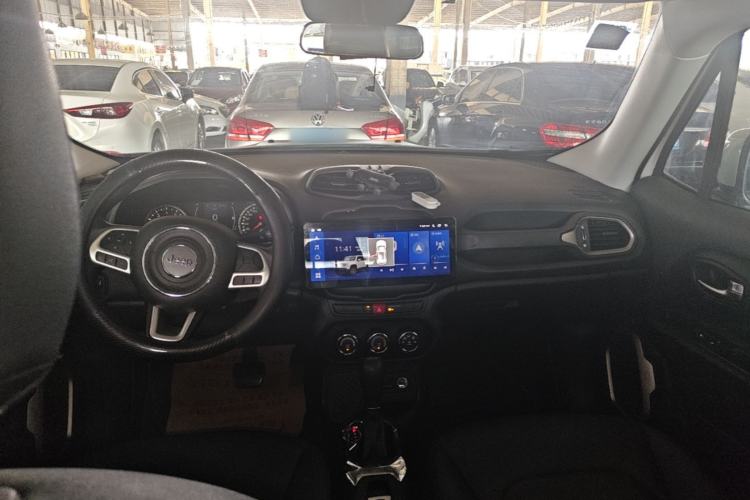 Used Jeep Renegade 2017 180T Automatic High-Energy Version Center Console