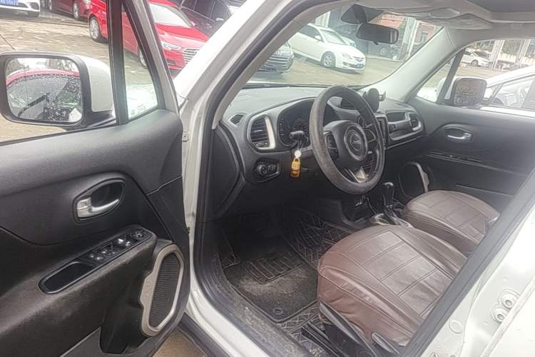 Used Jeep Renegade 2017 180T Automatic High-Energy Version Driver Seat