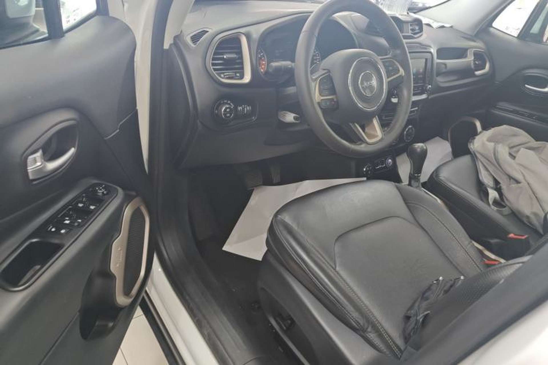 Used Jeep Renegade 2017 180TS Automatic All-Wheel Drive Versatile Edition Driver Seat